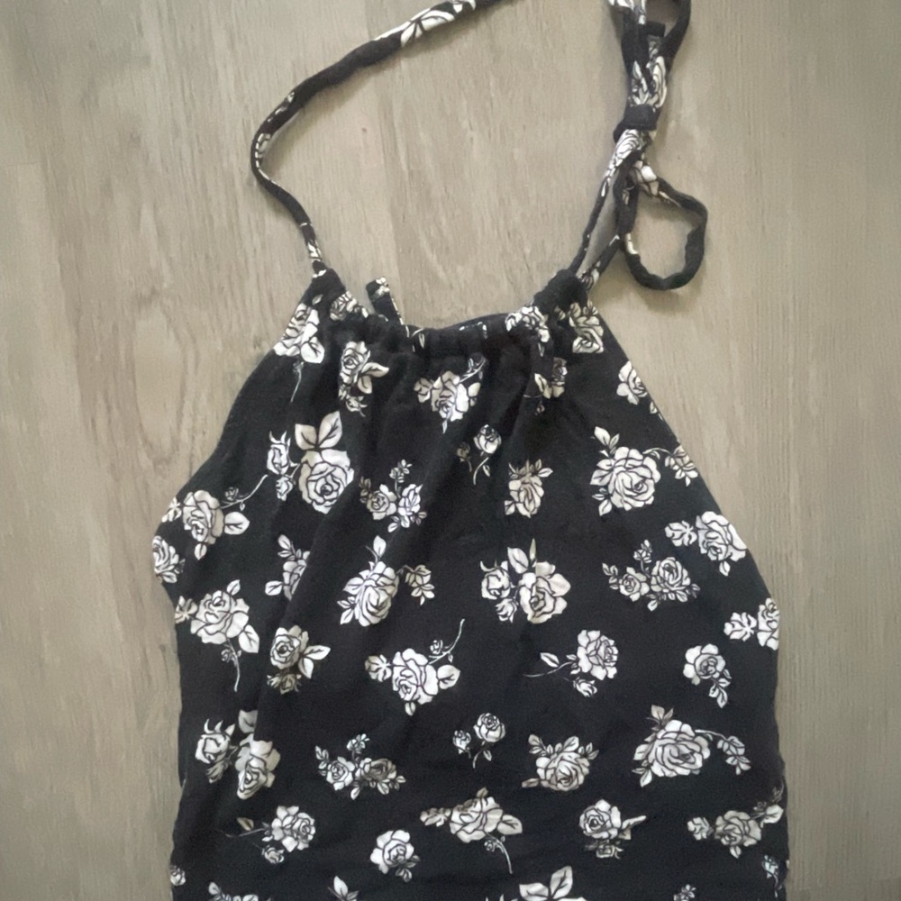 Forever 21 Black and White Floral Crop Top